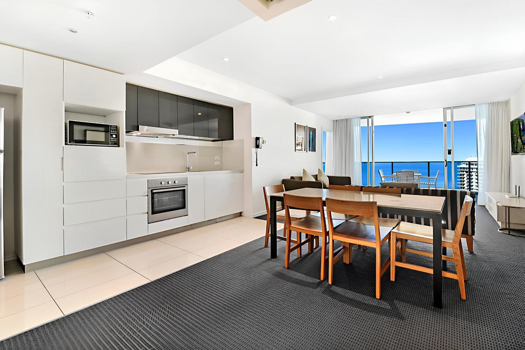 Number 1 H Residences - Wifi, Parking & More By Gold Coast Holidays Buitenkant foto