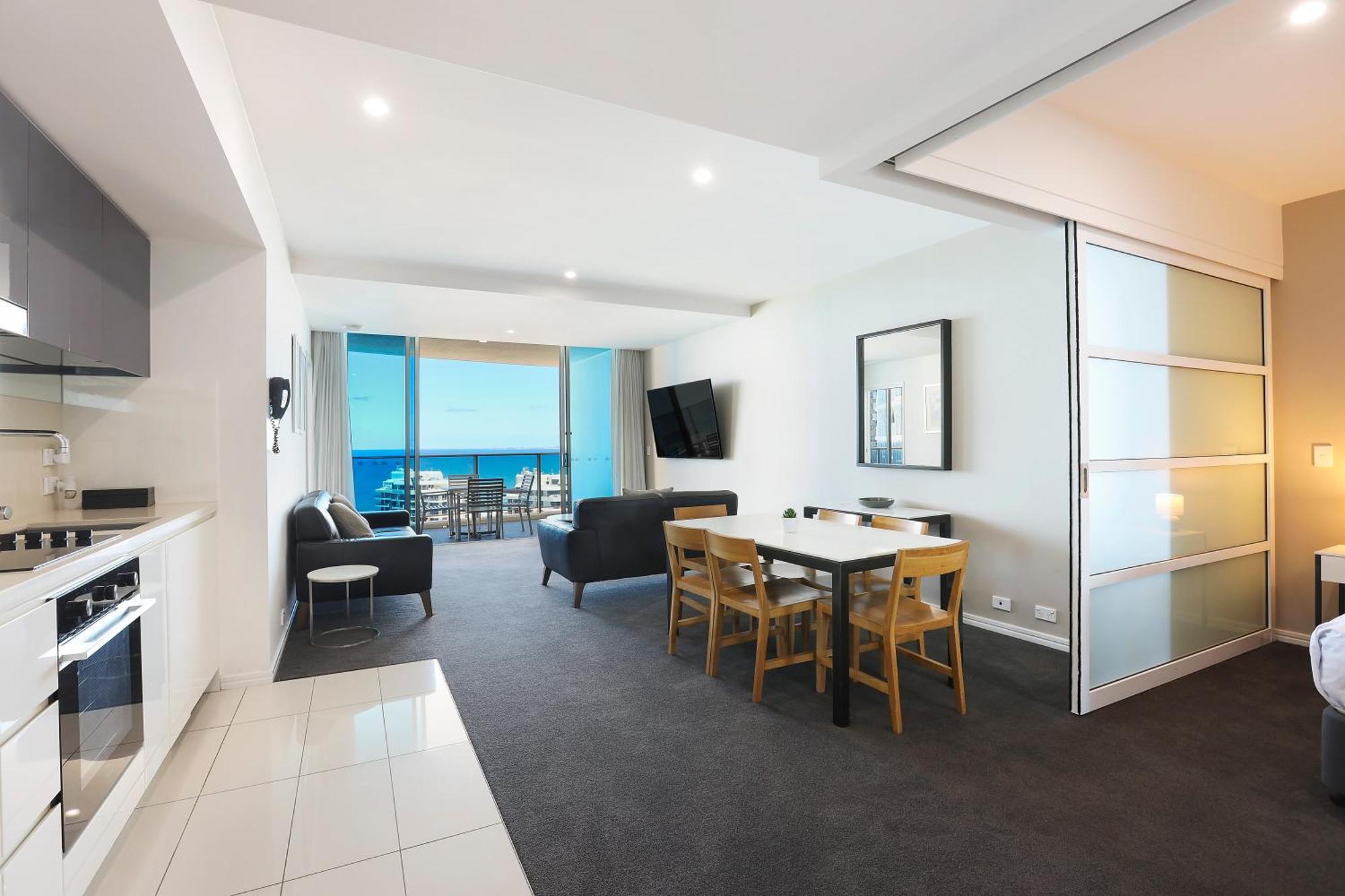 Number 1 H Residences - Wifi, Parking & More By Gold Coast Holidays Buitenkant foto