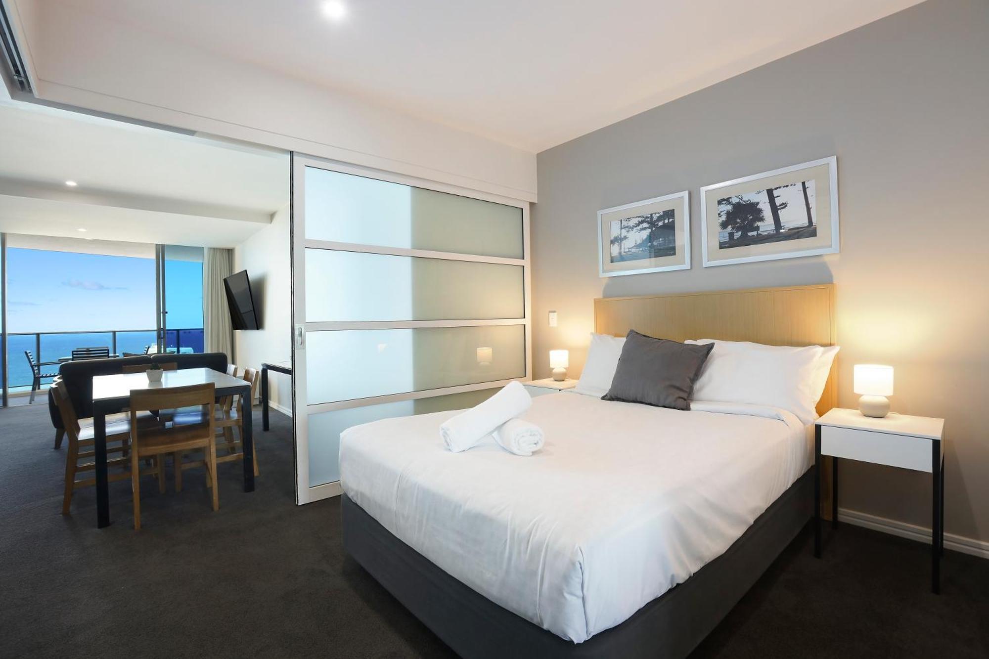 Number 1 H Residences - Wifi, Parking & More By Gold Coast Holidays Buitenkant foto