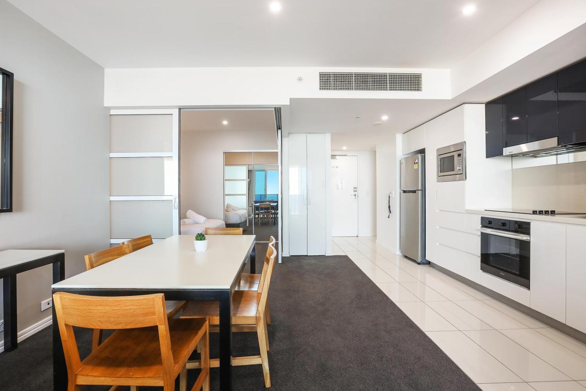Number 1 H Residences - Wifi, Parking & More By Gold Coast Holidays Buitenkant foto