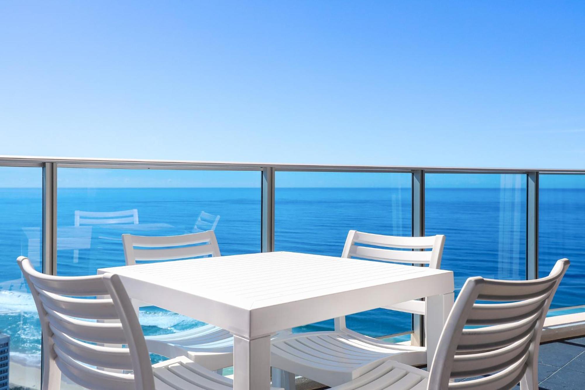 Number 1 H Residences - Wifi, Parking & More By Gold Coast Holidays Buitenkant foto
